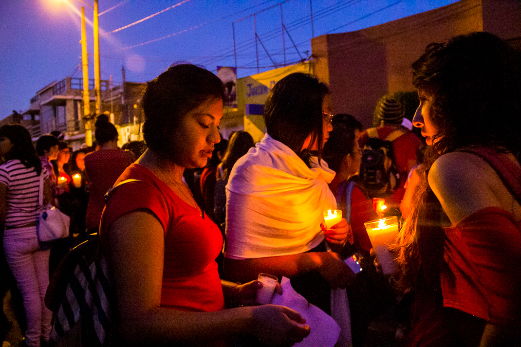 http://subversiones.org/wp-content/uploads/2014/10/Marcha-por-desaparecidos-de-Ayotzinapa-en-Morelia-Alejandro-Amado-25.jpg